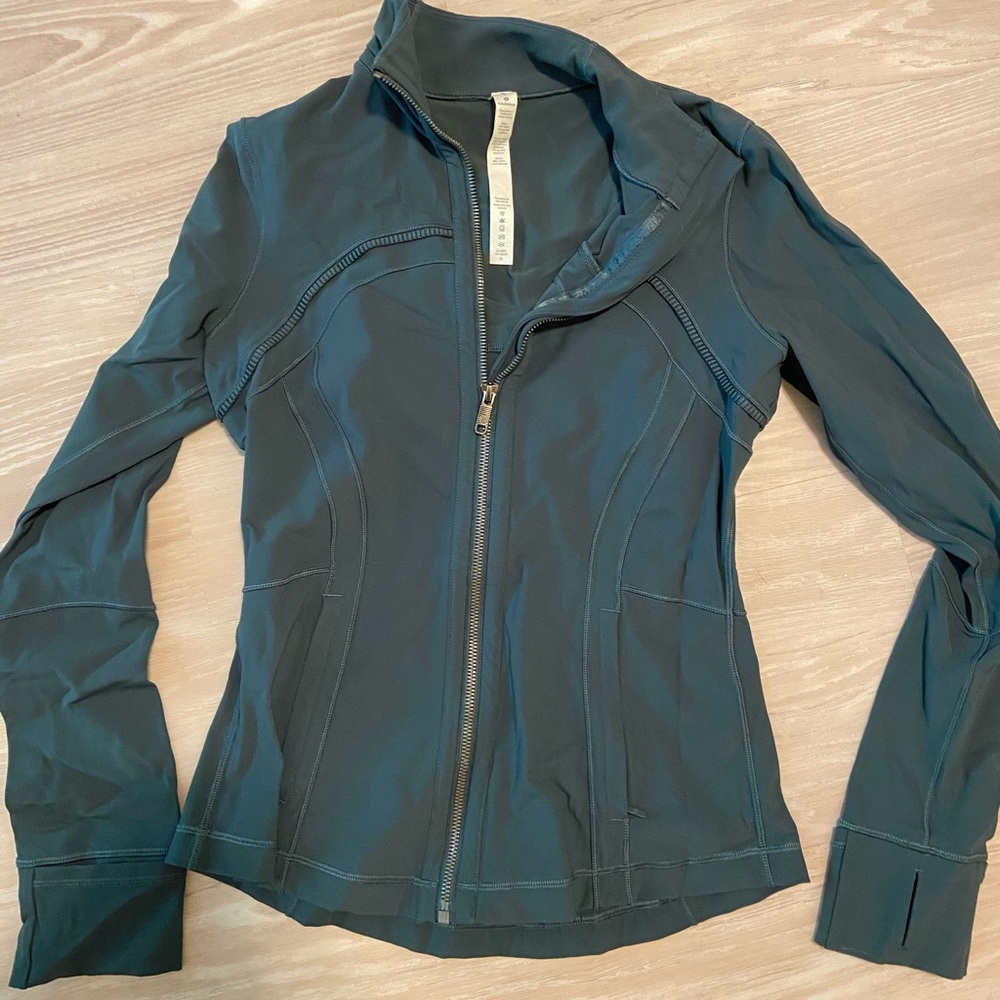 Lululemon jacket Size 6 EUC